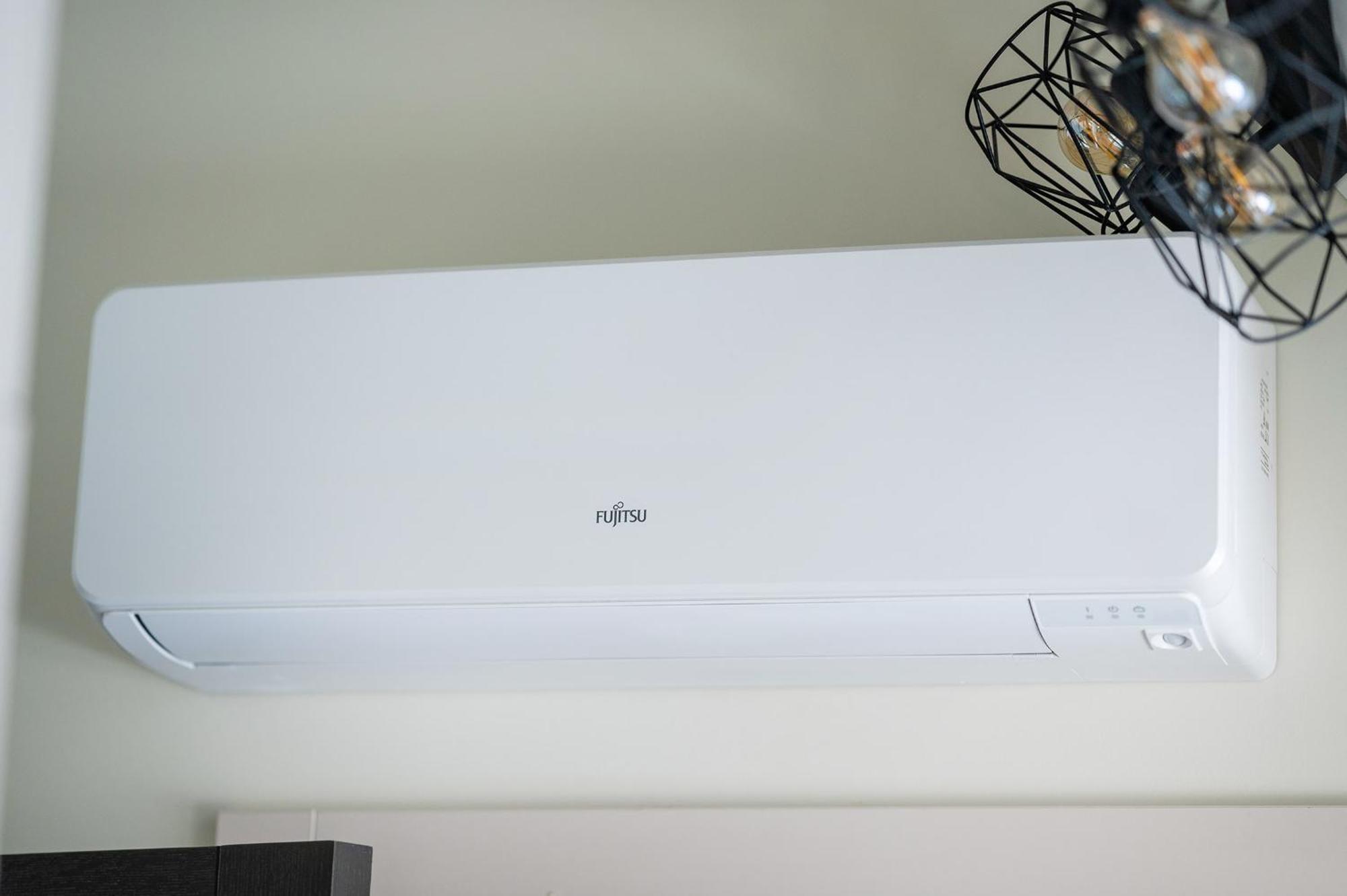 Cozy Central Attic Self Check In Аеропорт Вільнюс Екстер'єр фото